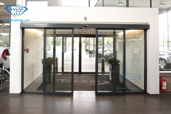 Mẫu cửa tự động dạng lùa 2 cánh khung inox đen Mẫu cửa lùa tự động dạng lùa 2 cánh khung inox đen