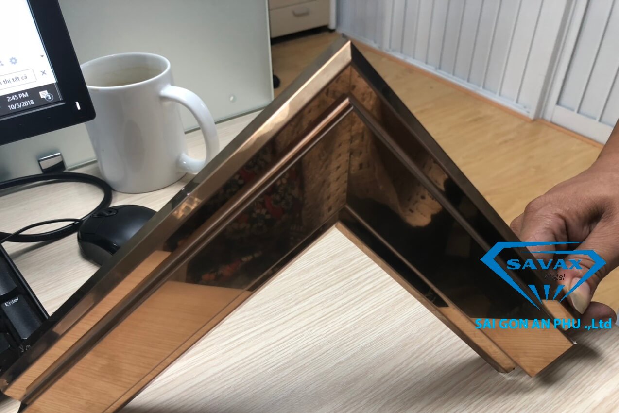 Mẫu nẹp cửa bằng chất liệu inox cho cửa kính Mẫu nẹp cửa bằng chất liệu inox cho cửa kính