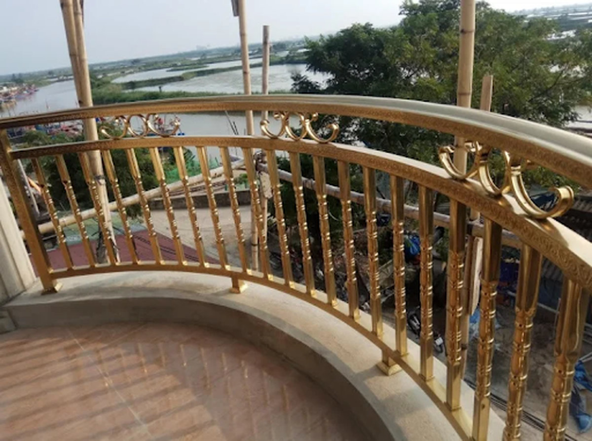 Báo giá lan can inox mạ vàng mới nhất