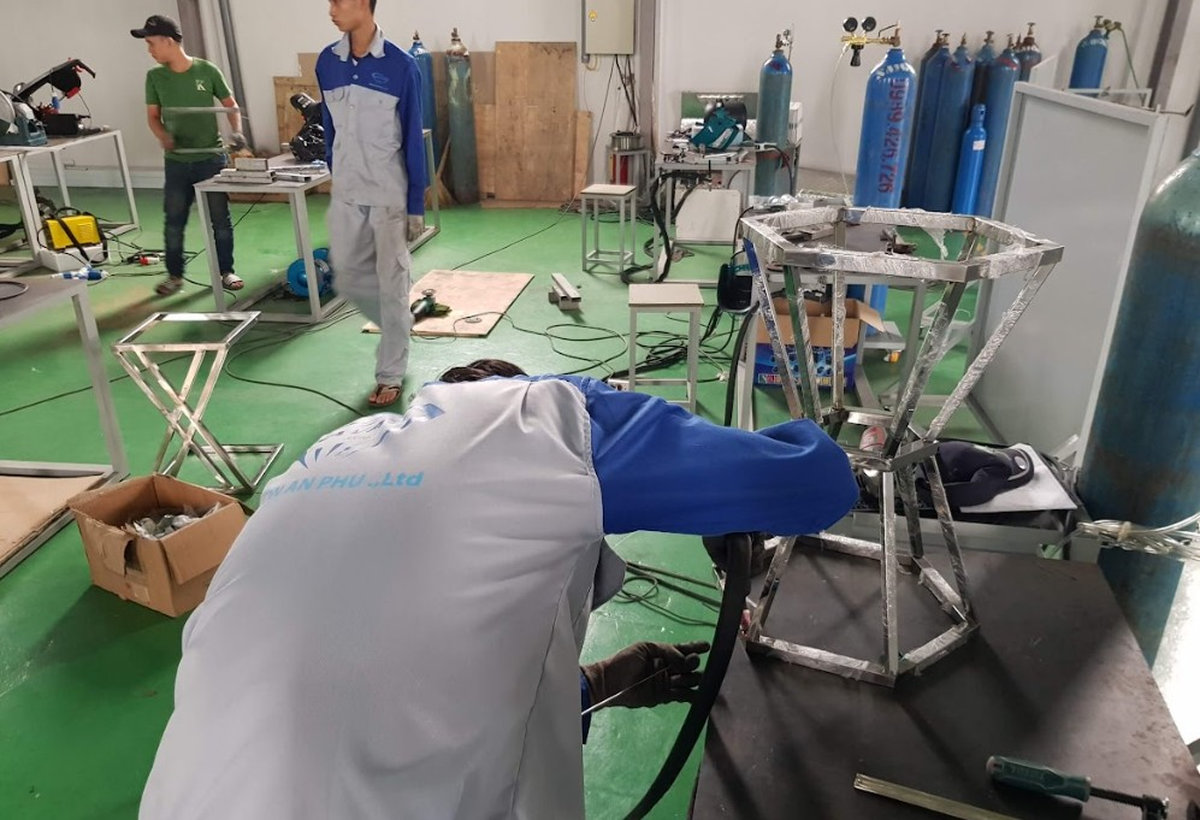 Đơn vị thi công cửa lùa inox