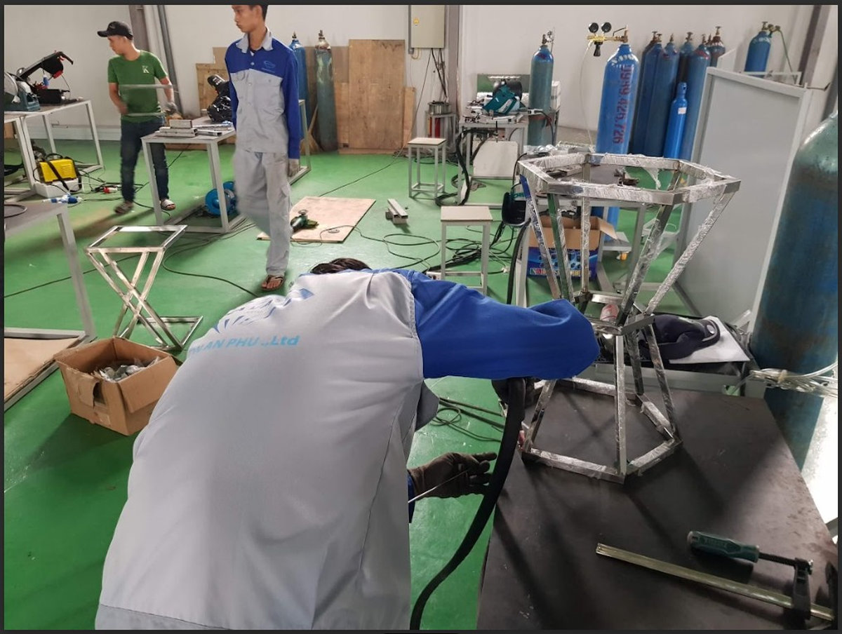 Gia công khung cửa inox