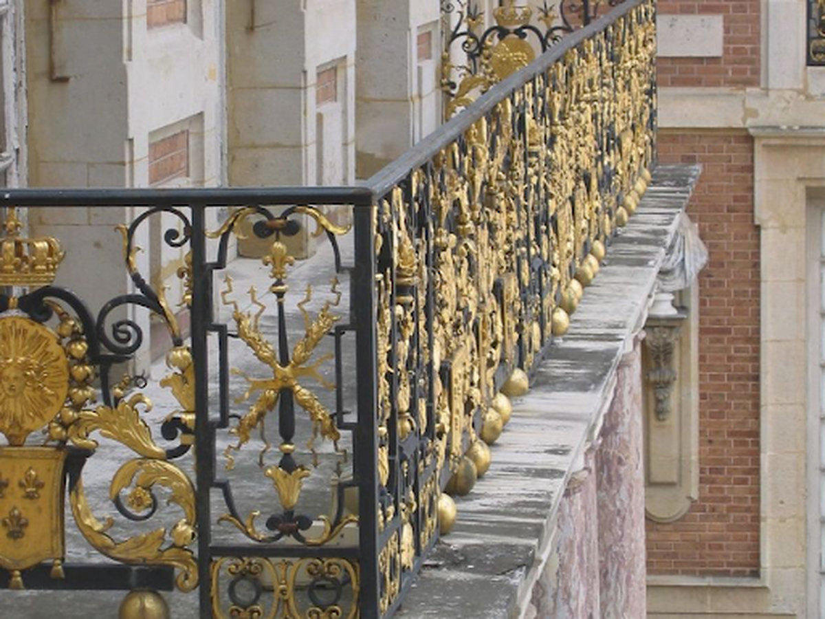 Giá lan can inox mạ vàng