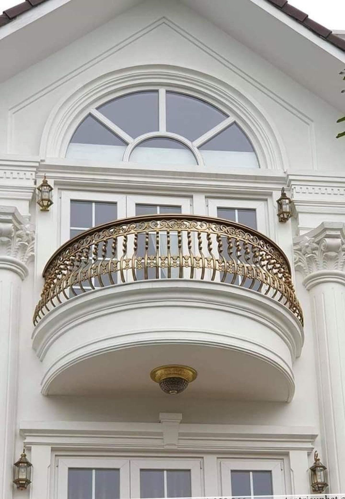 Lan can inox mạ vàng họa tiết thời thượng