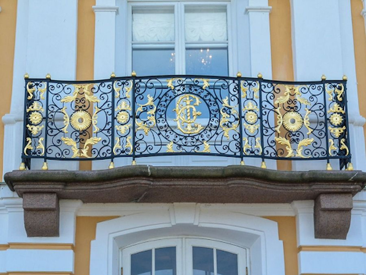 Lan can inox mạ vàng