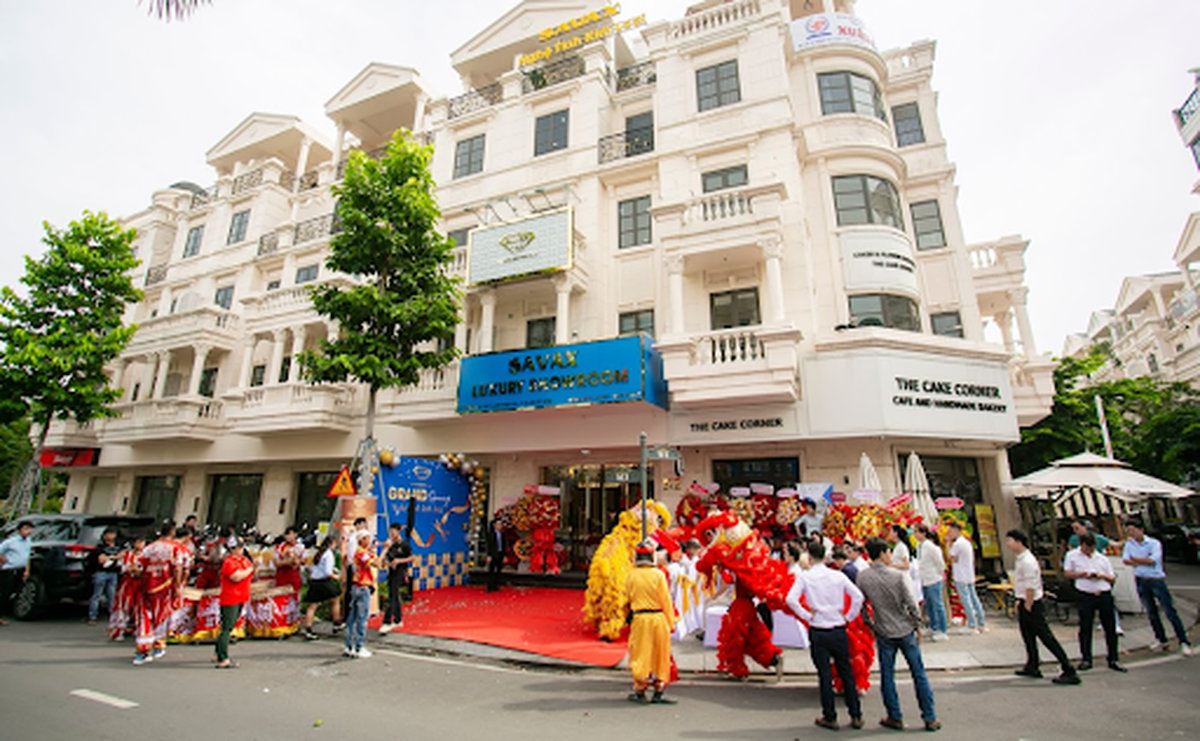 Lắp đặt lan can inox mạ vàng uy tín