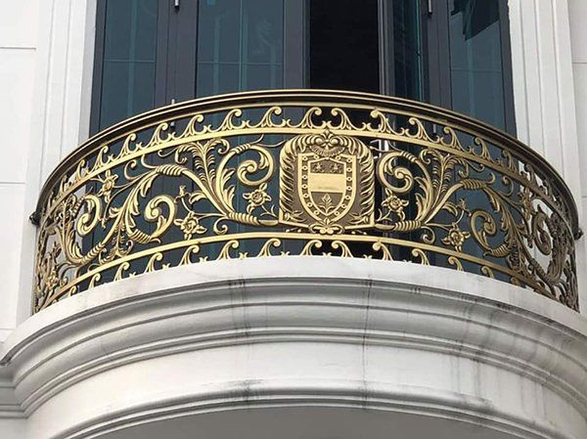 Mẫu lan can inox mạ vàng