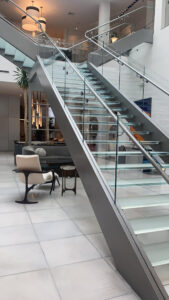 Tay vin inox lan can kinh