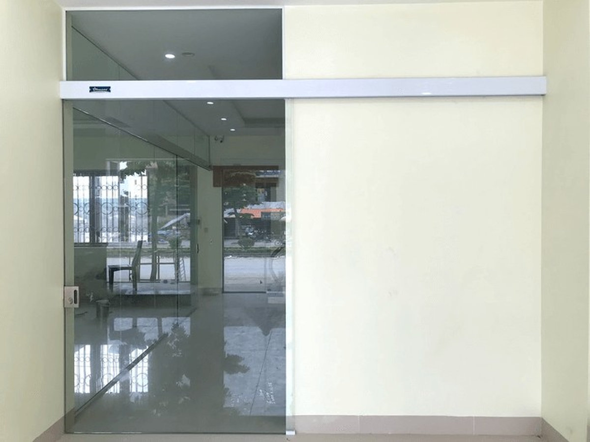 Thi công cửa lùa inox