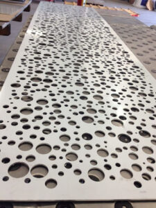 Vach ngan CNC inox ma vang
