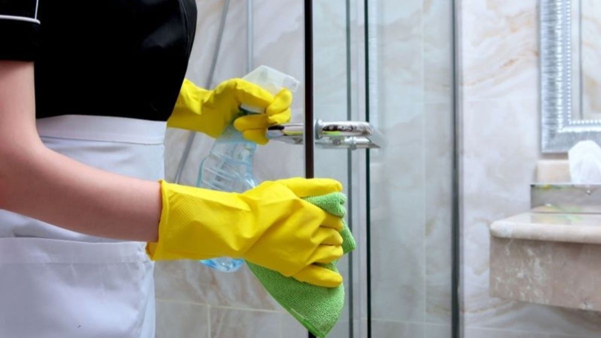 lưu ý vệ sinh cabin tắm