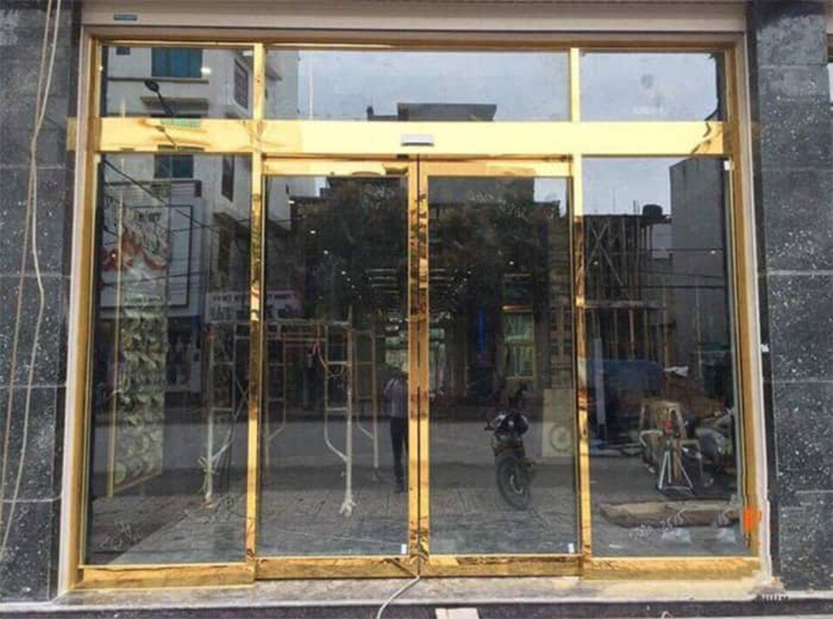 Cửa inox 4 cánh hiện đại