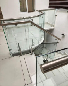 Lan can cau thang kinh inox