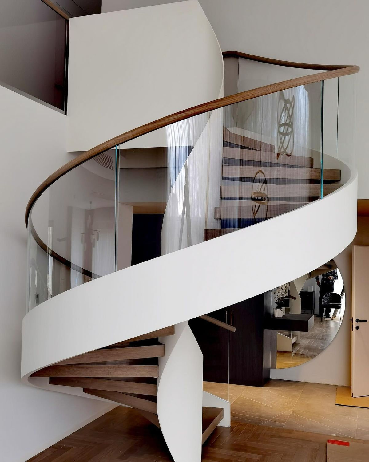 Địa chỉ thi công lan can cầu thang kính inox giá tốt