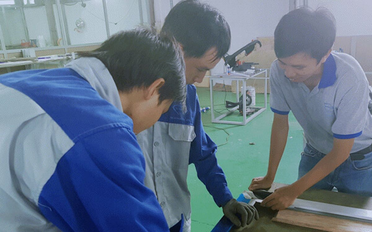 Gia công nẹp viền inox