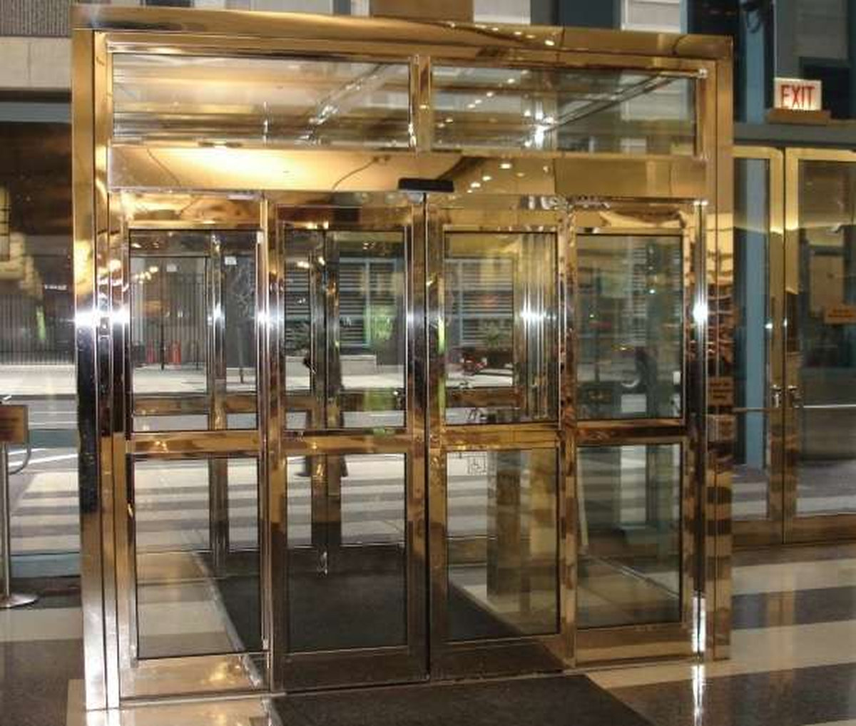 Giá cửa inox 4 cánh