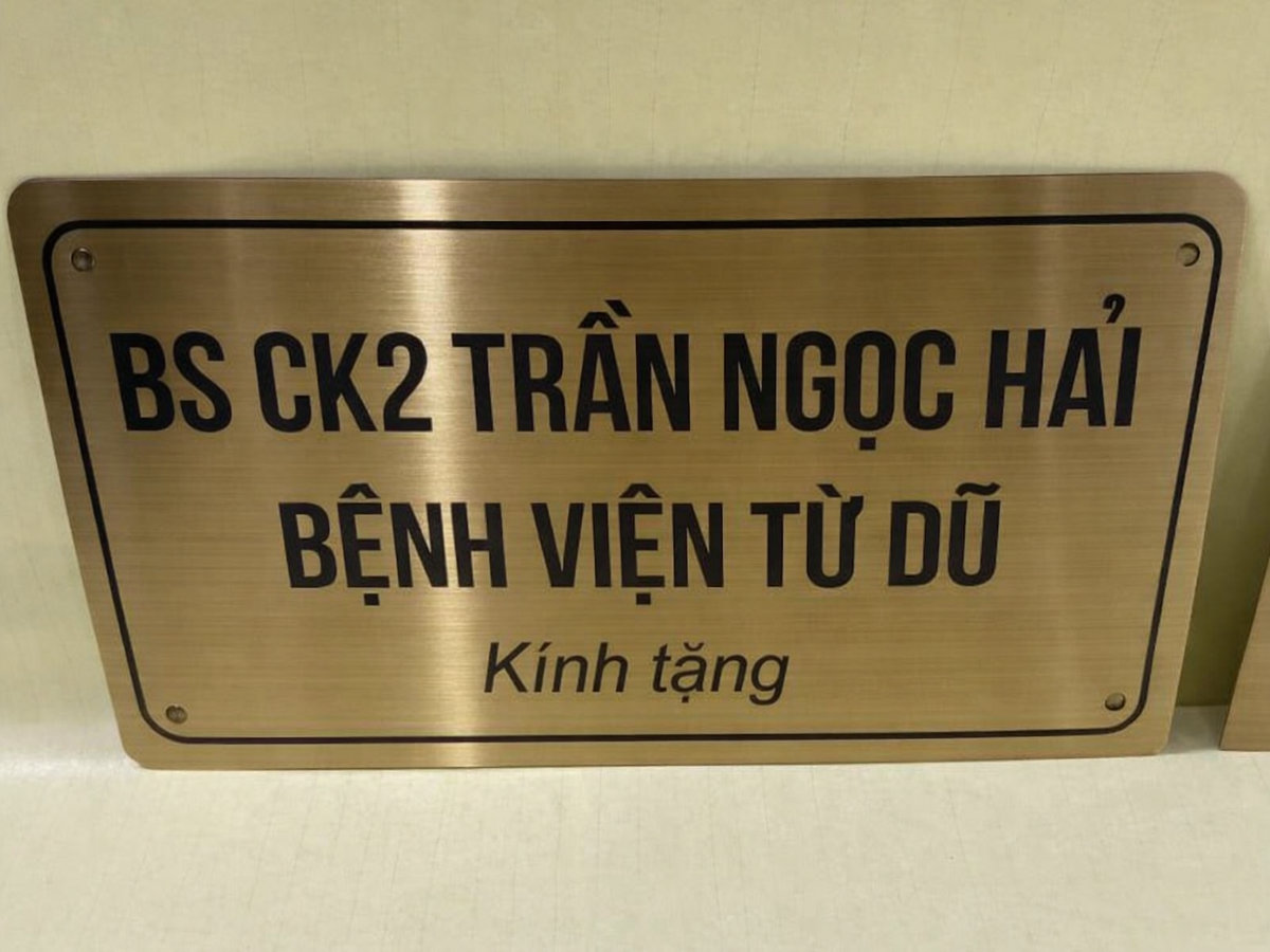 Hộp inox vàng xước