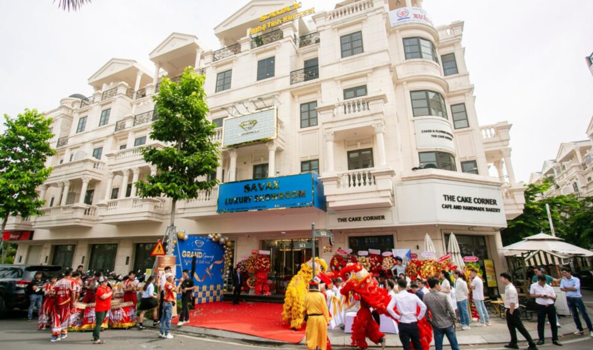 Mẫu cửa inox 4 cánh đơn giản