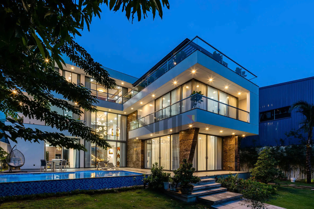 Mẫu cửa kính biệt thự