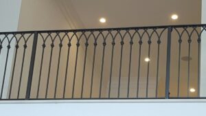 lan can inox mau den