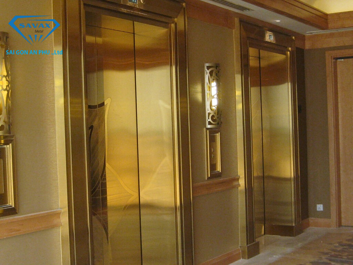 Ốp inox của thang máy