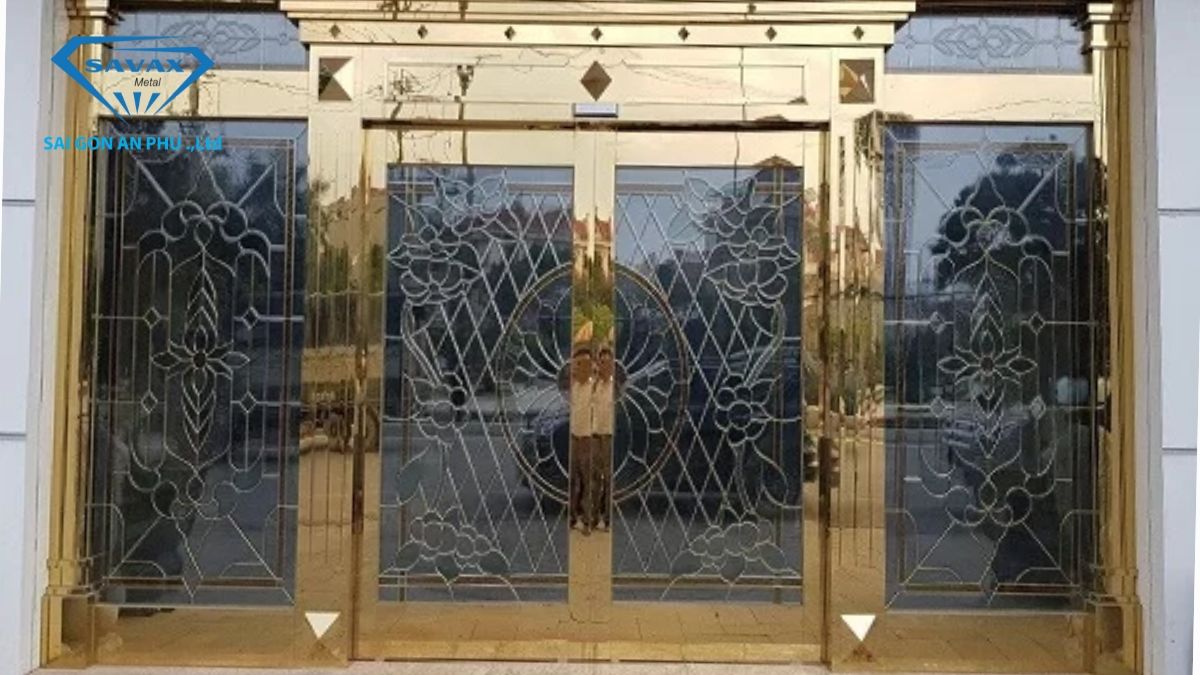 cửa thủy lực khung inox đẹp