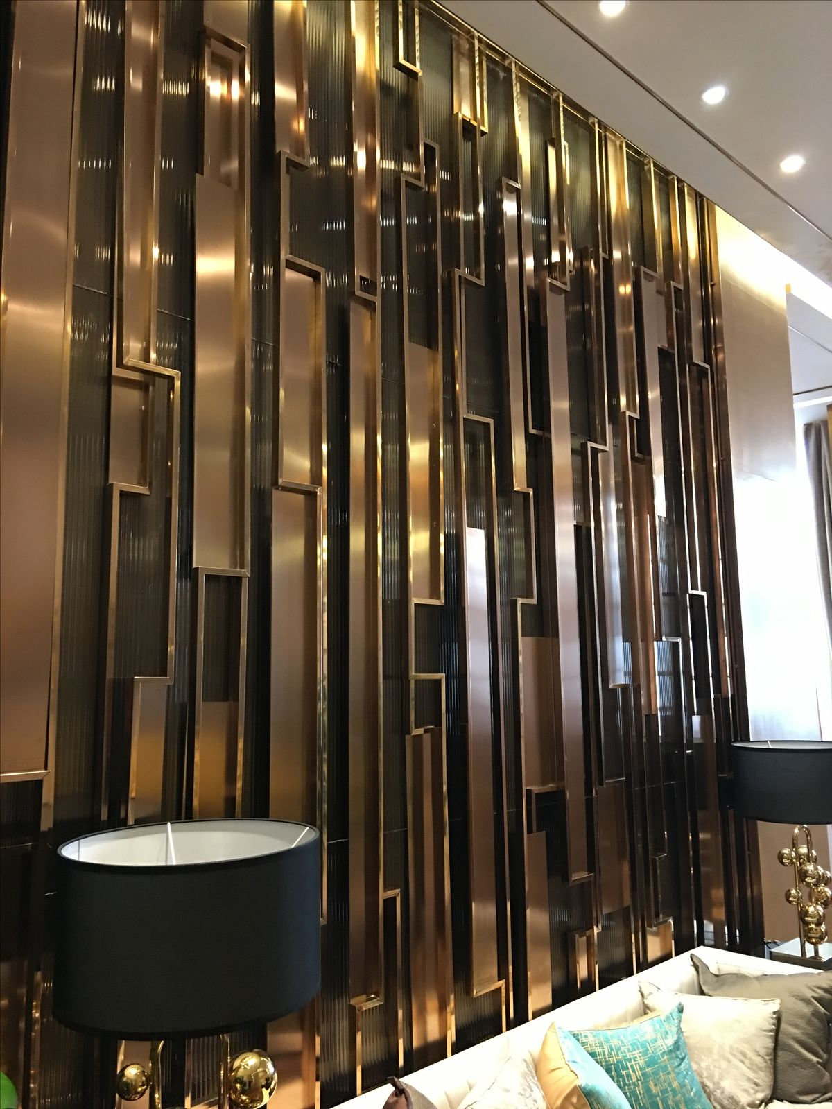 Vách CNC inox mạ vàng uy tín