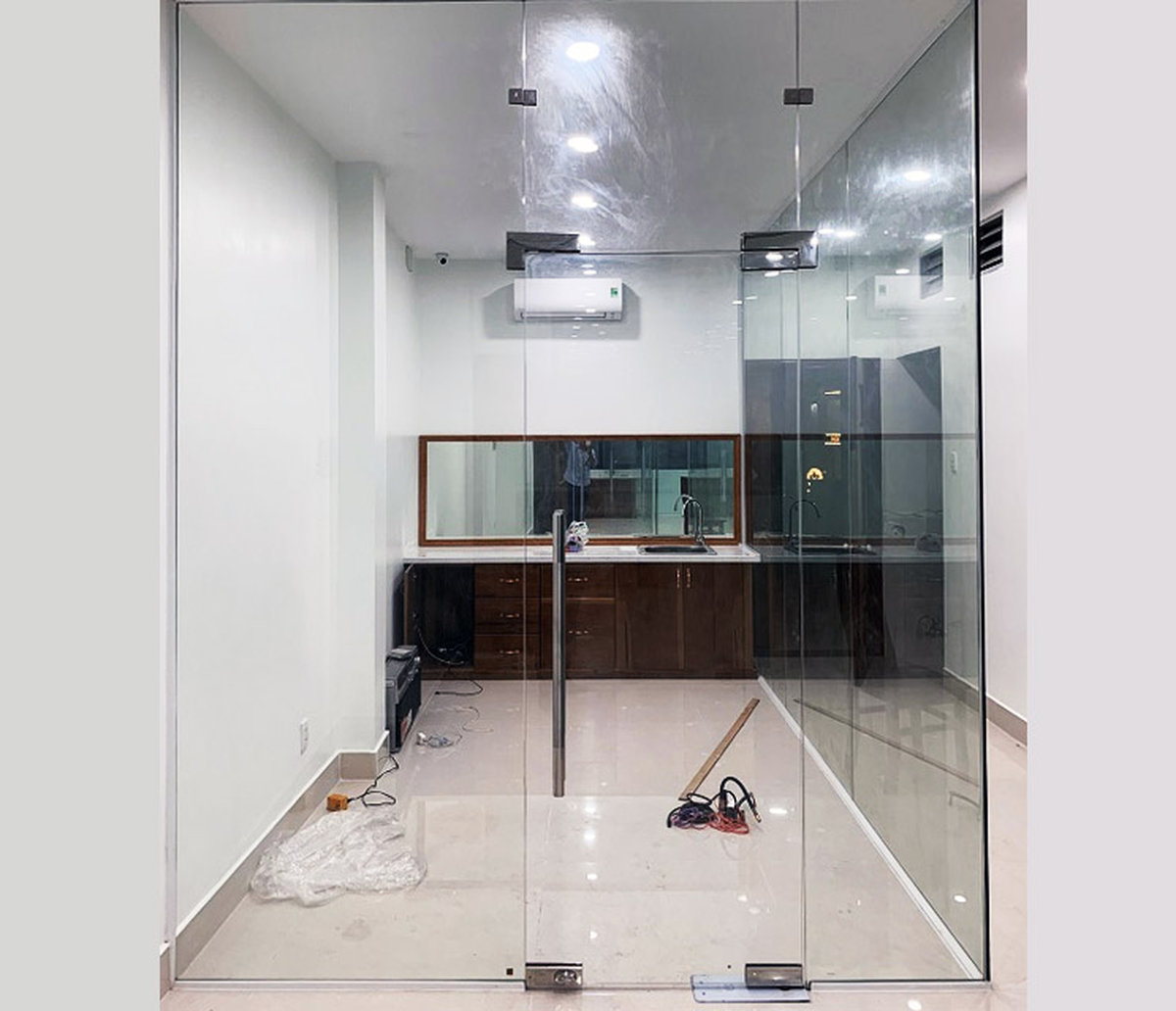 Cửa bản lề sàn 1 cánh