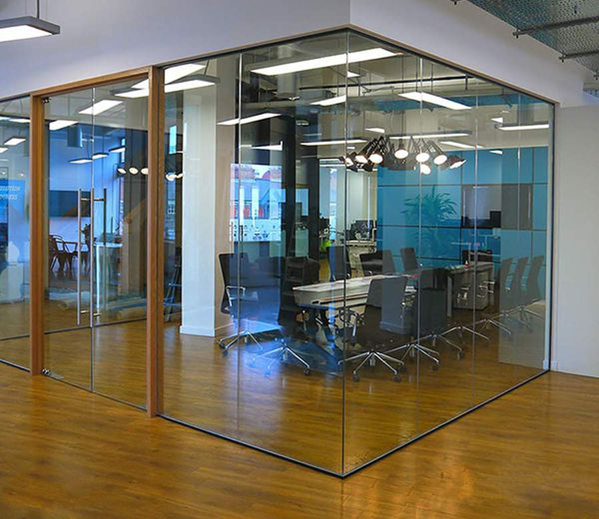 cửa bản lề sàn cho văn phòng