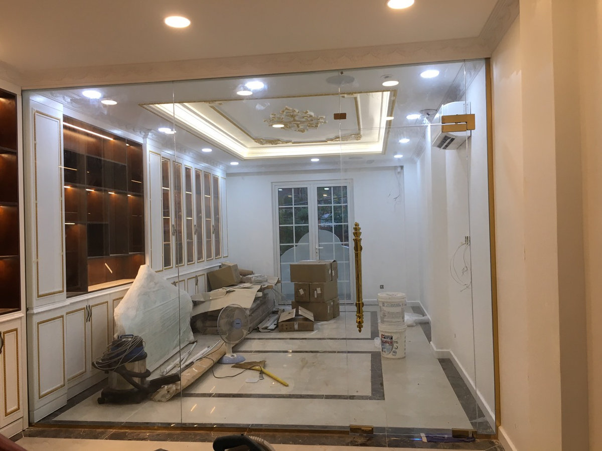 thi công cửa bản lề sàn