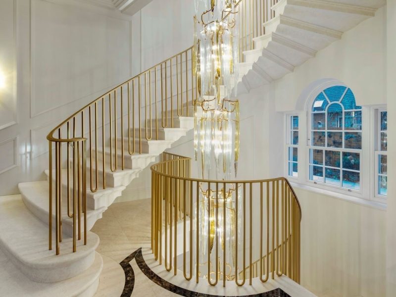 Thi công inox mạ vàng